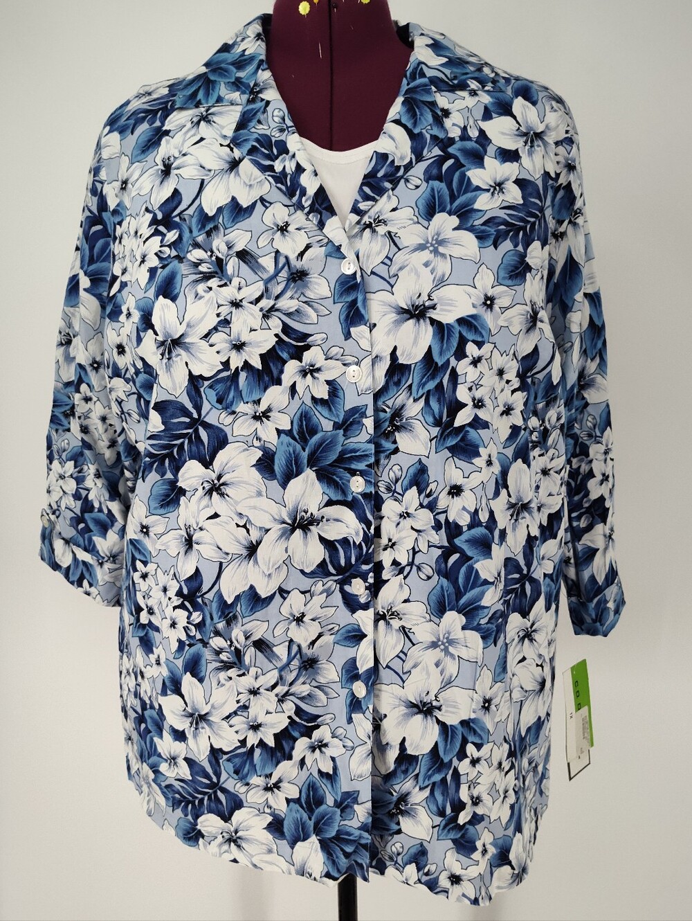 CD Daniels NWT Women's Blue Floral Button-Down Shirt And Tank Size 1X